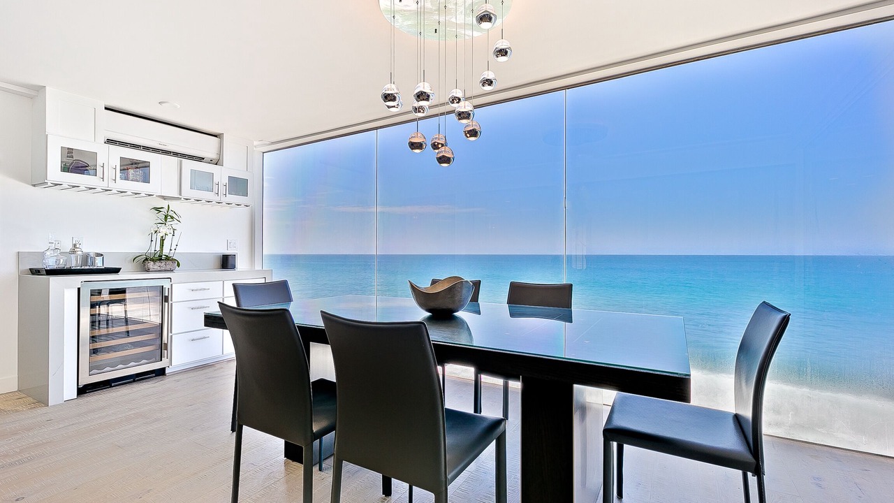Photo of Livingroom in Eastern Malibu