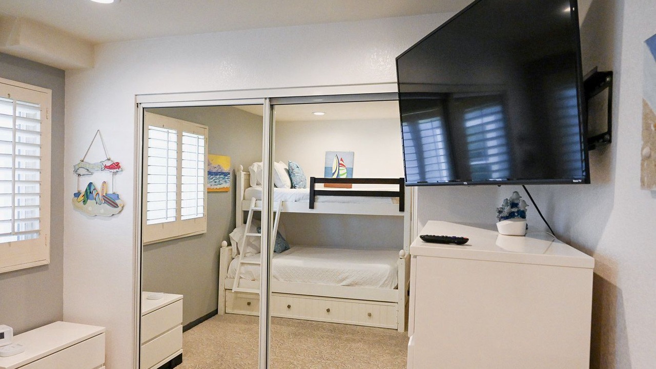 Photo of Bedroom in South Mission Beach
