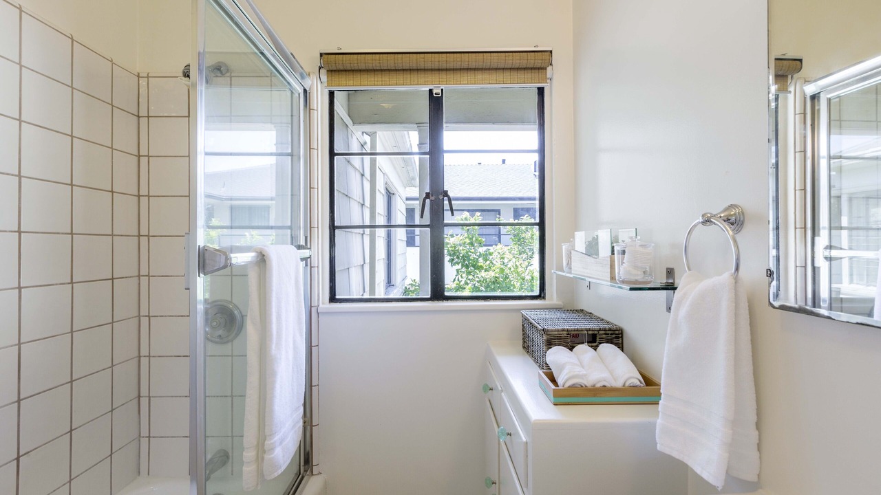 Photo of Bathroom in Los Feliz