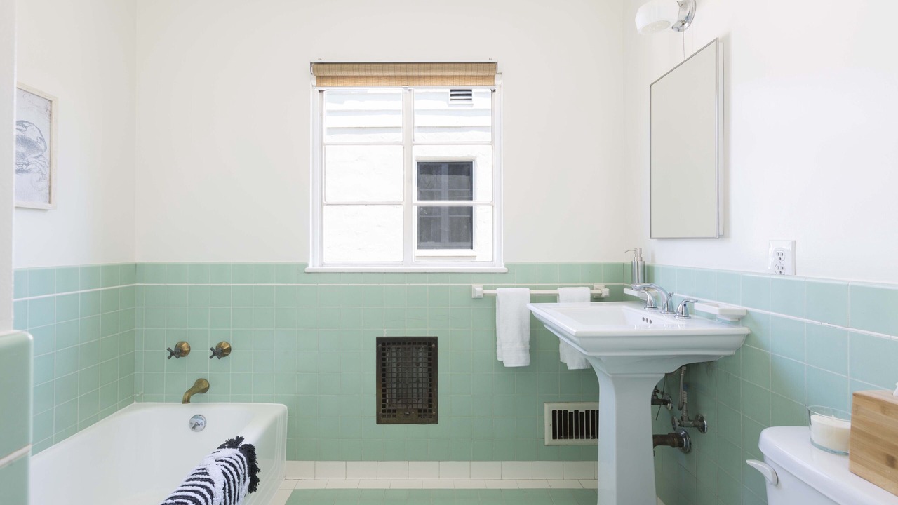 Photo of Bathroom in Los Feliz