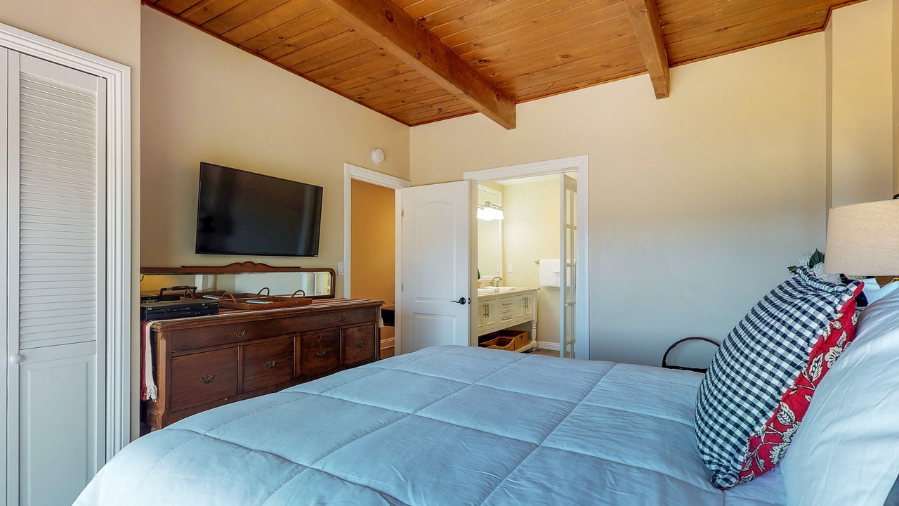 Photo of Bedroom in Lake Arrowhead