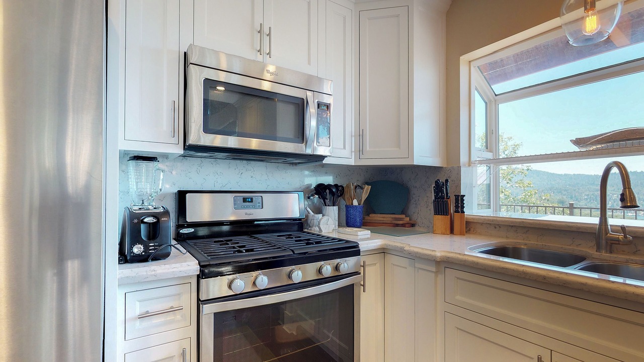 Photo of Kitchen in Lake Arrowhead