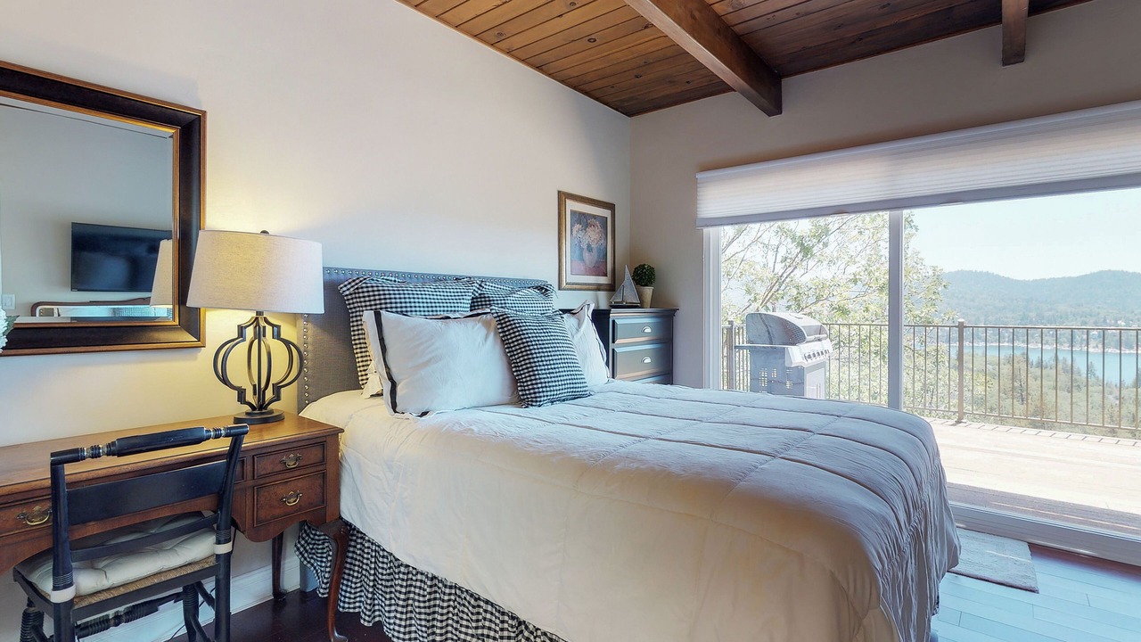 Photo of Bedroom in Lake Arrowhead