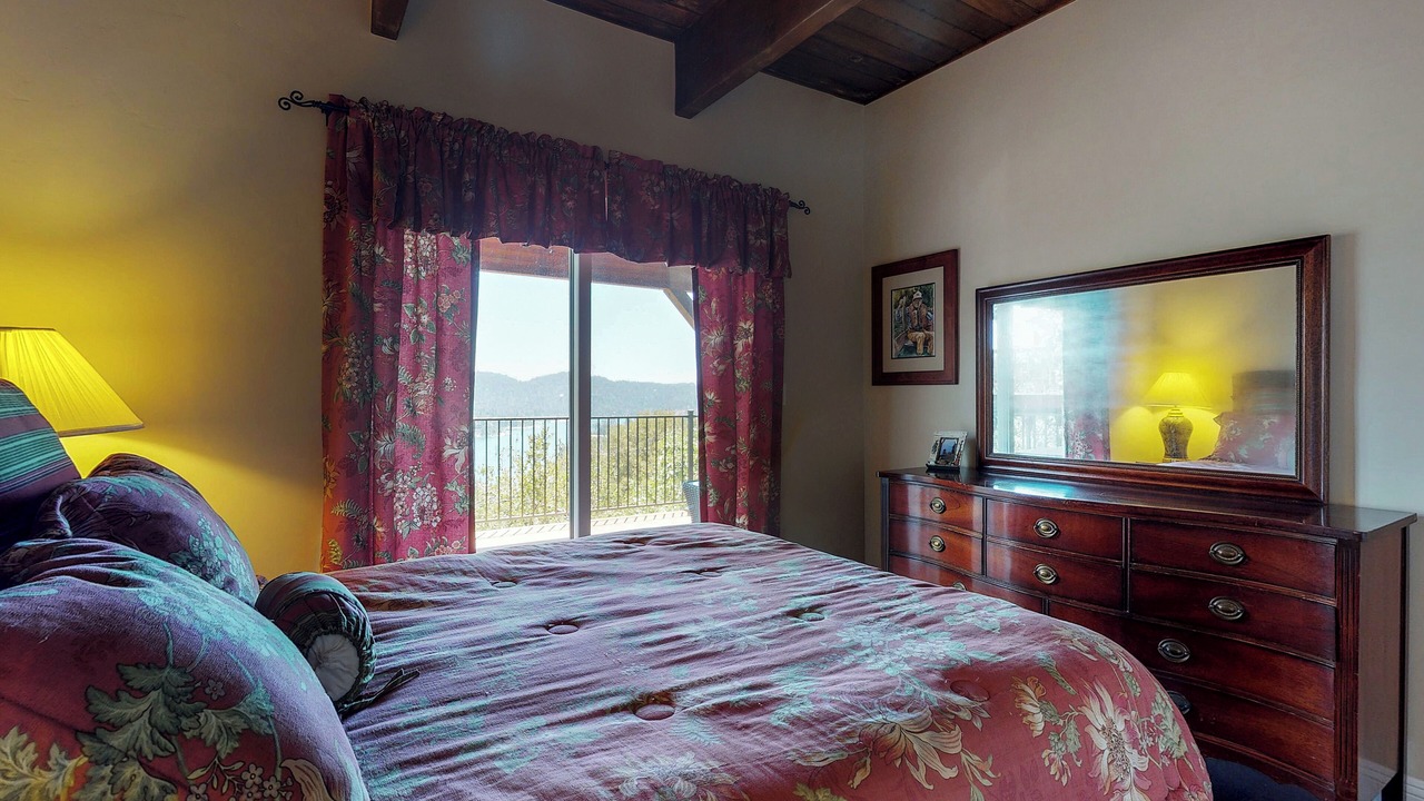 Photo of Bedroom in Lake Arrowhead