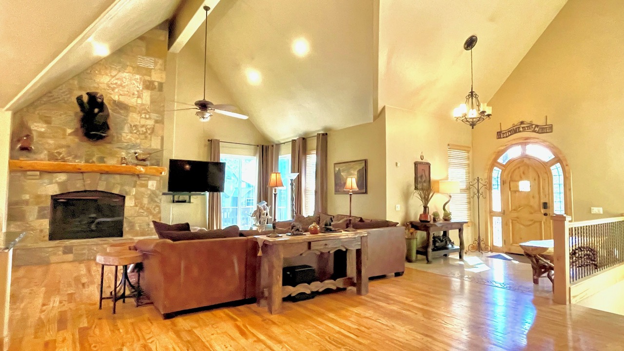 Photo of Livingroom in Castle Glen Estates