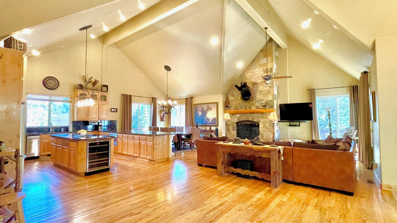 Photo of Livingroom in Castle Glen Estates