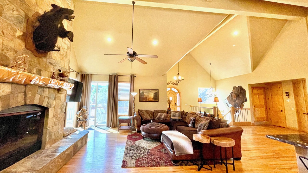 Photo of Livingroom in Castle Glen Estates