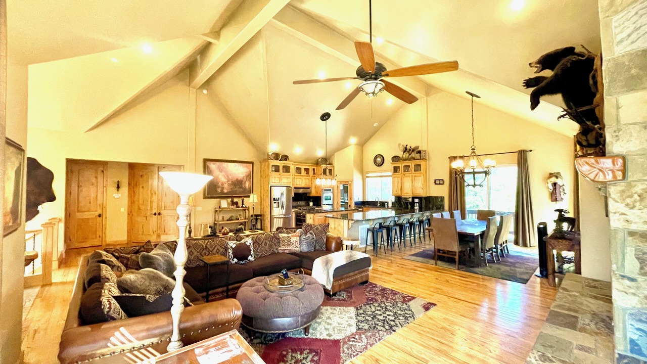 Photo of Livingroom in Castle Glen Estates