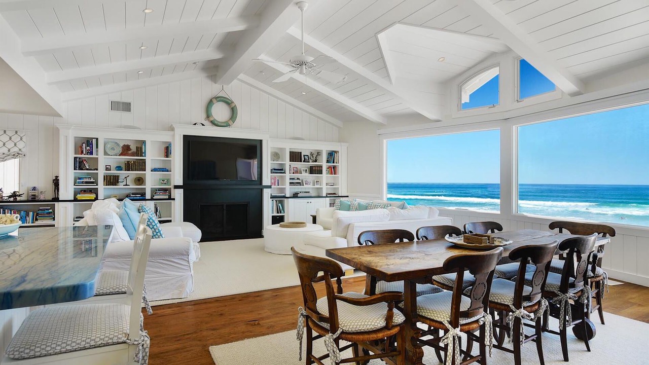 Photo of Bedroom in La Jolla Shores