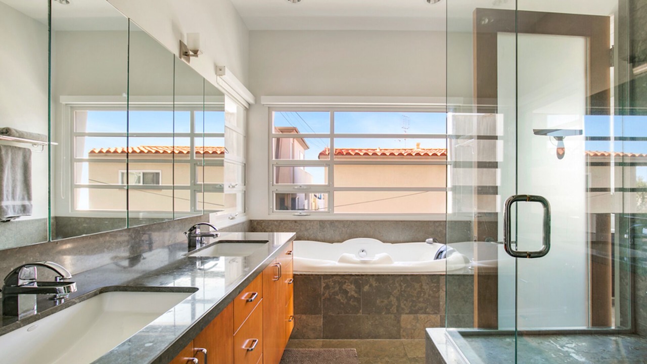 Photo of Bathroom in The Strand