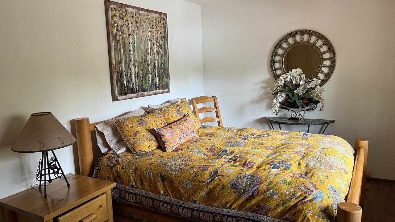 Photo of Bedroom in Weed