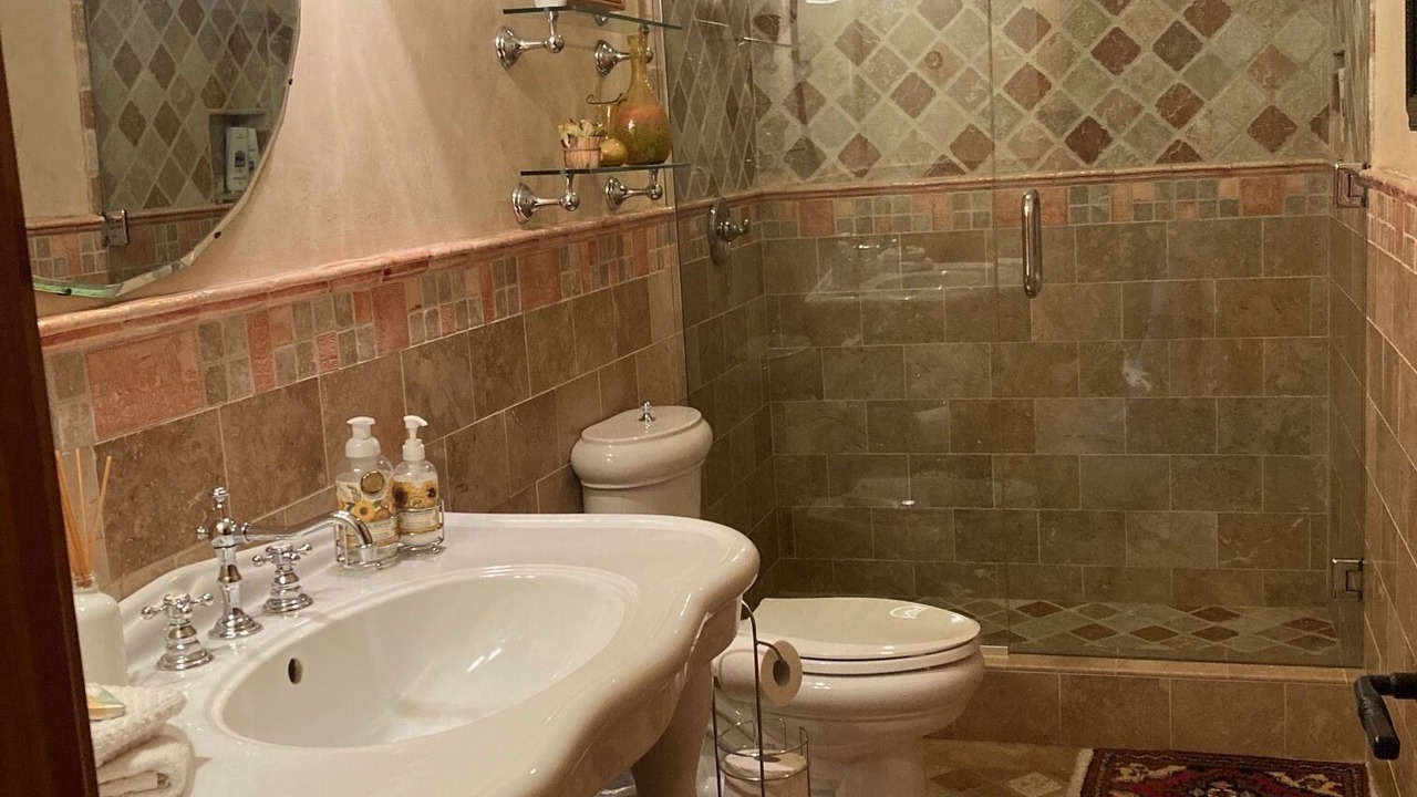 Photo of Bathroom in Blue Jay