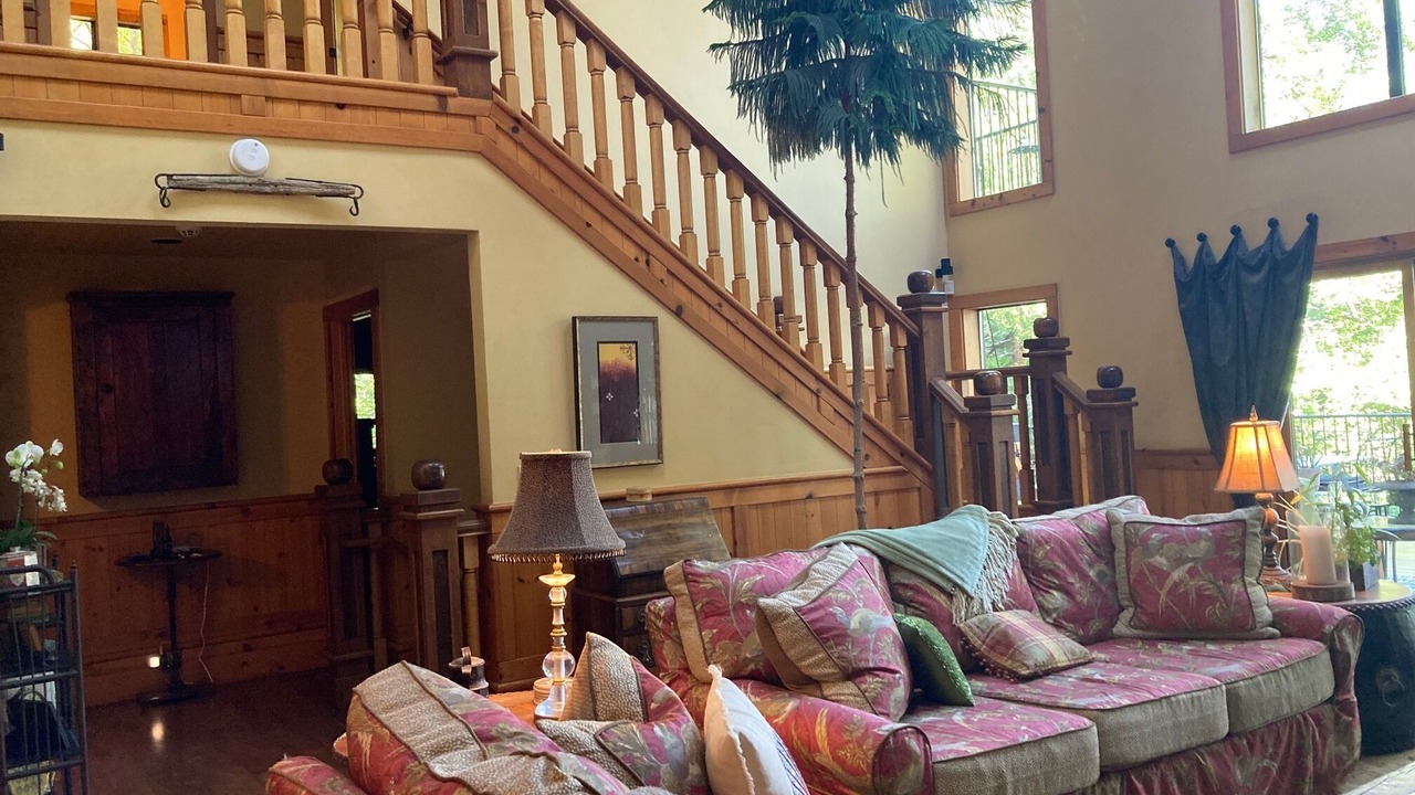 Photo of Livingroom in Blue Jay