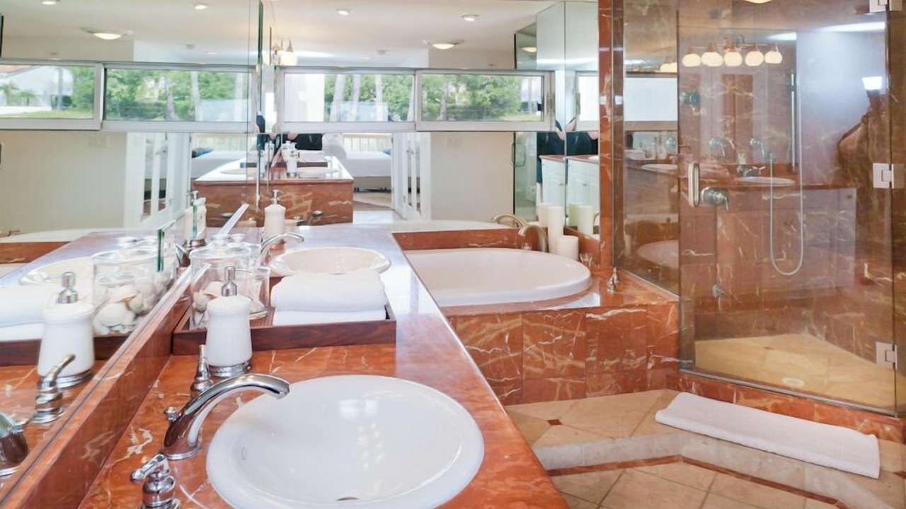 Photo of Bathroom in Eastern Malibu