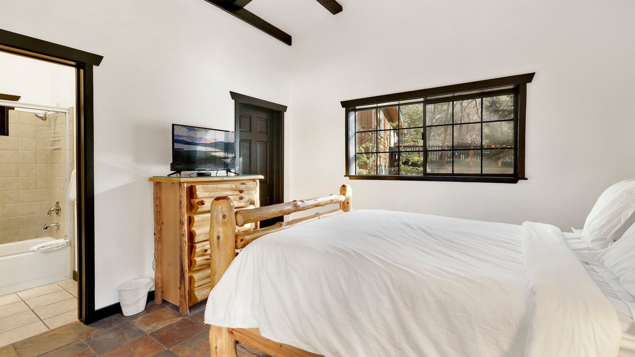 Photo of Bedroom in Upper Moonridge