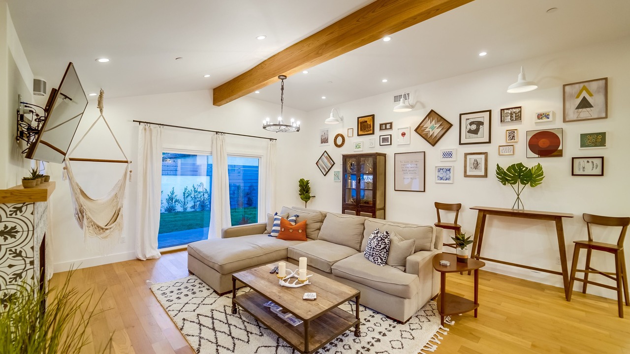 Photo of Livingroom in North Central