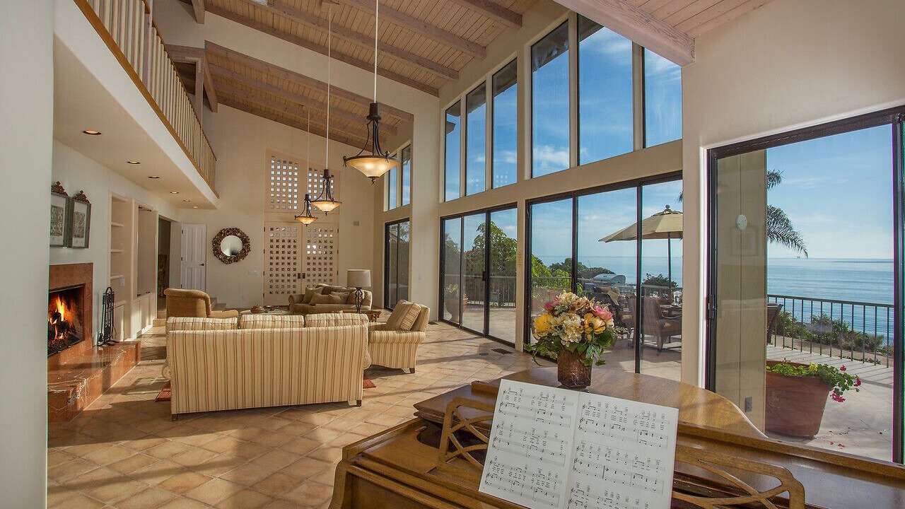 Photo of Livingroom in Summerland