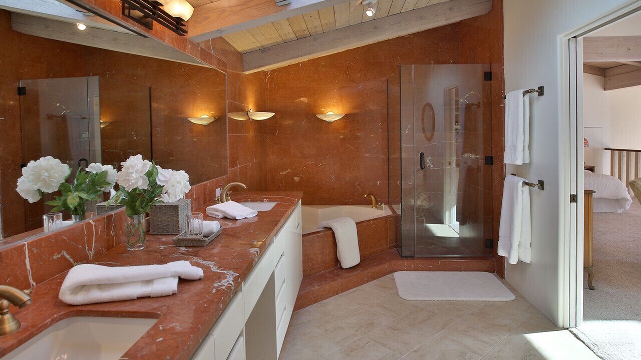 Photo of Bathroom in Summerland