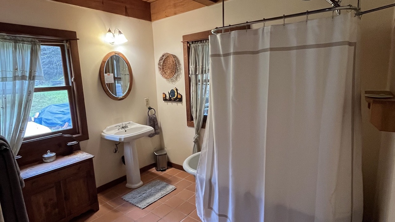 Photo of Bathroom in Willits