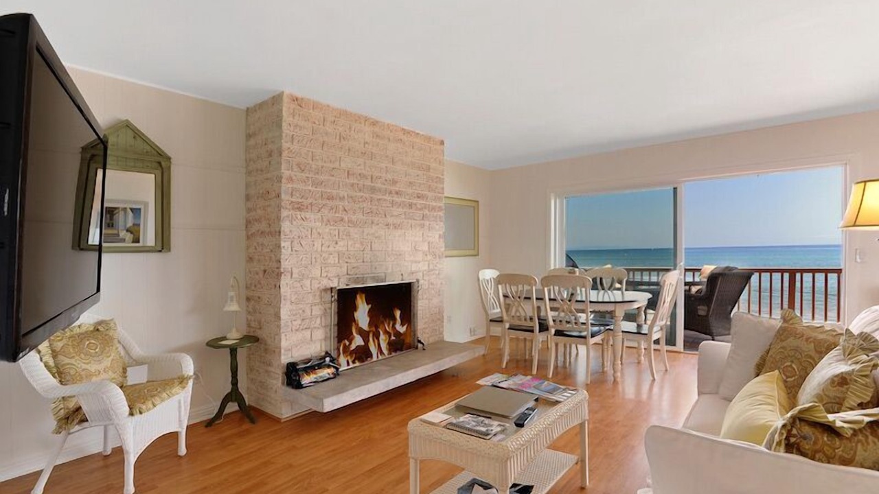 Photo of Livingroom in Eastern Malibu