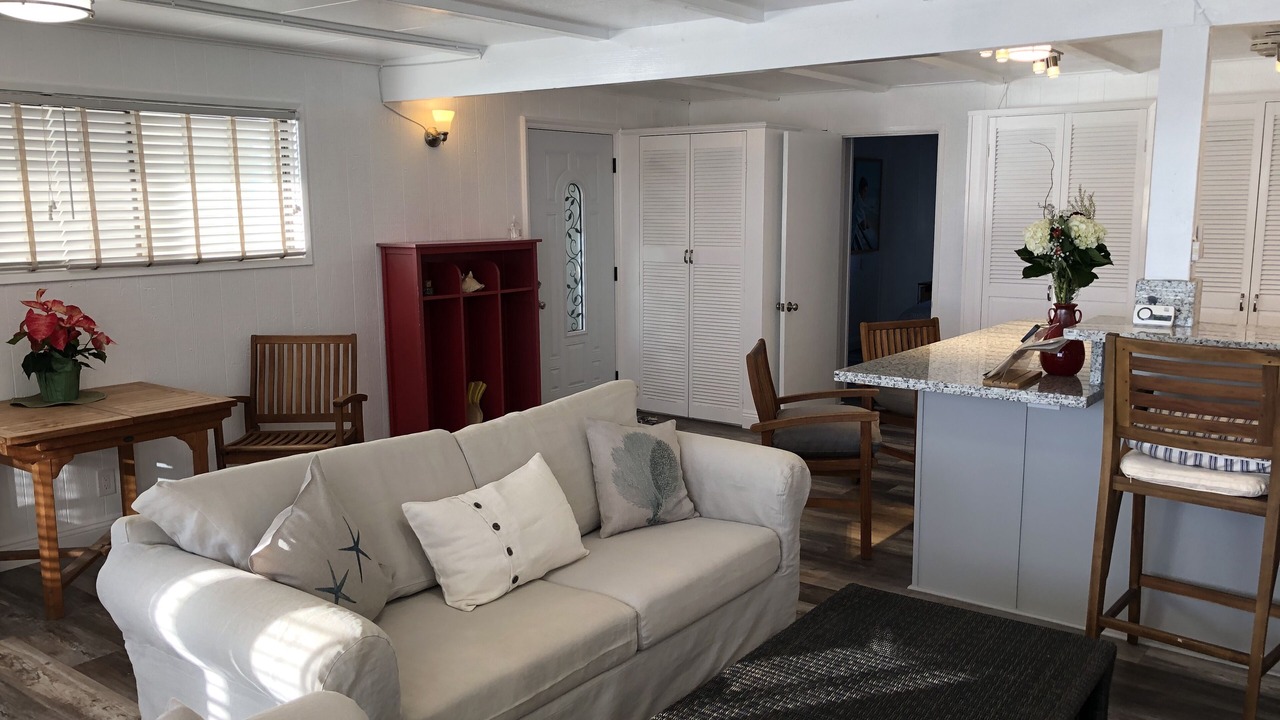 Photo of Livingroom in Central Malibu