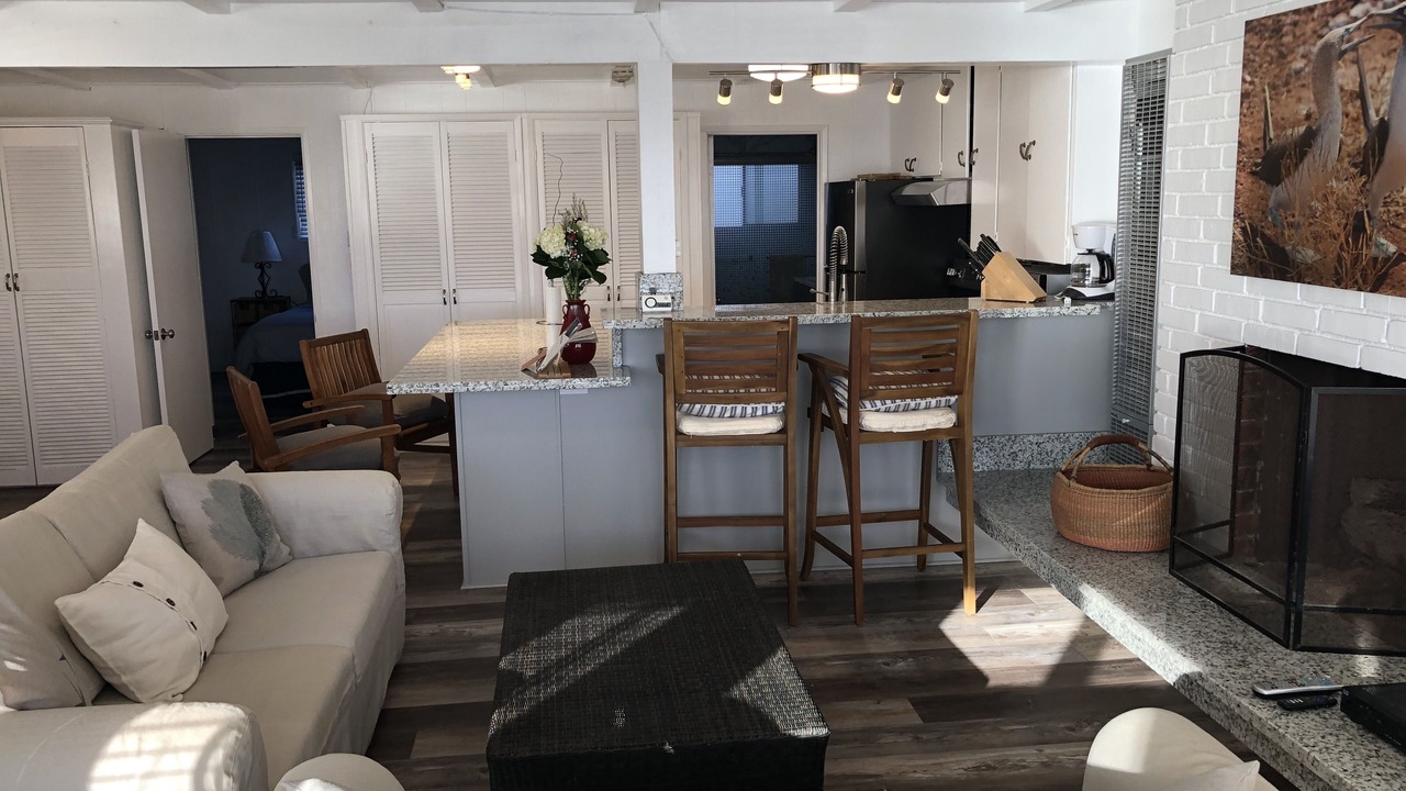 Photo of Livingroom in Central Malibu