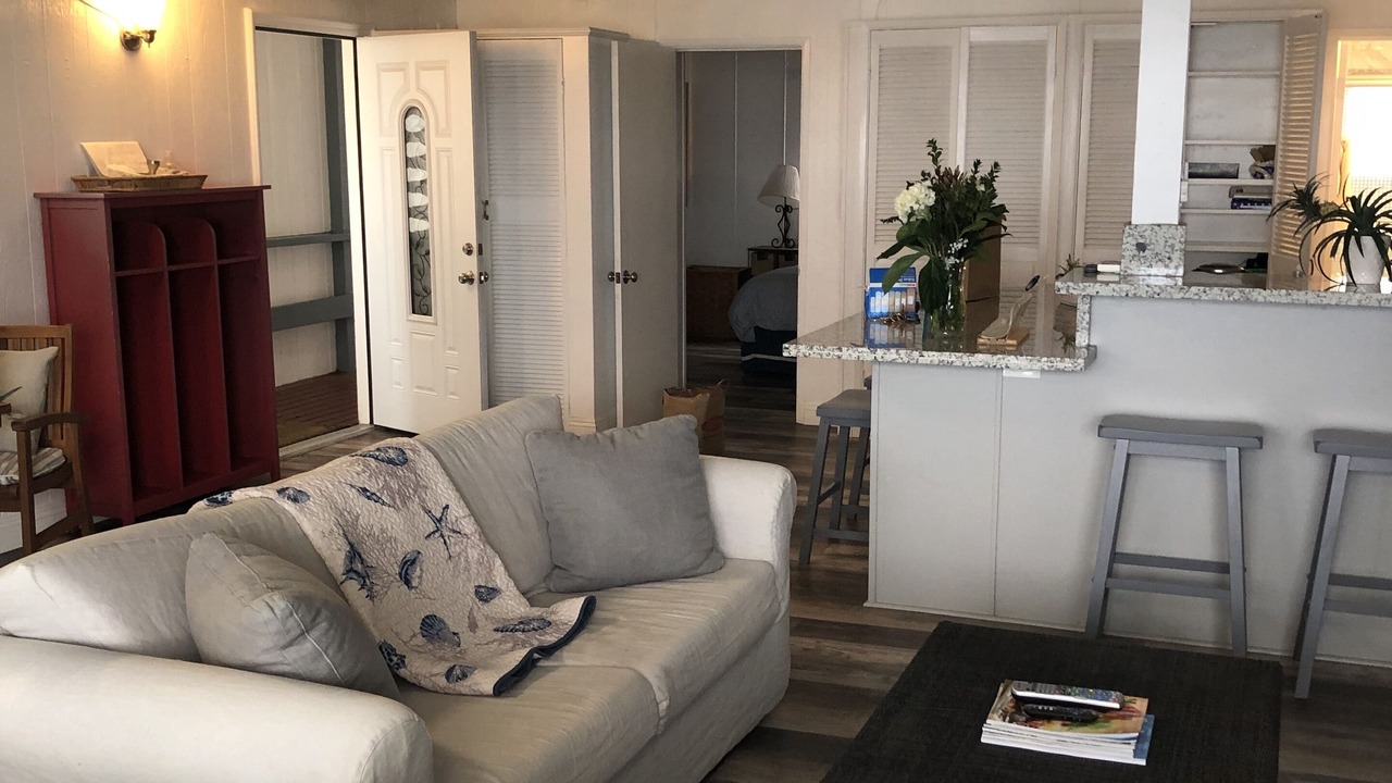 Photo of Livingroom in Central Malibu