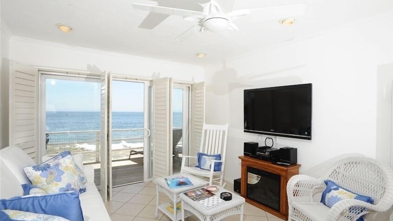 Photo of Livingroom in Eastern Malibu