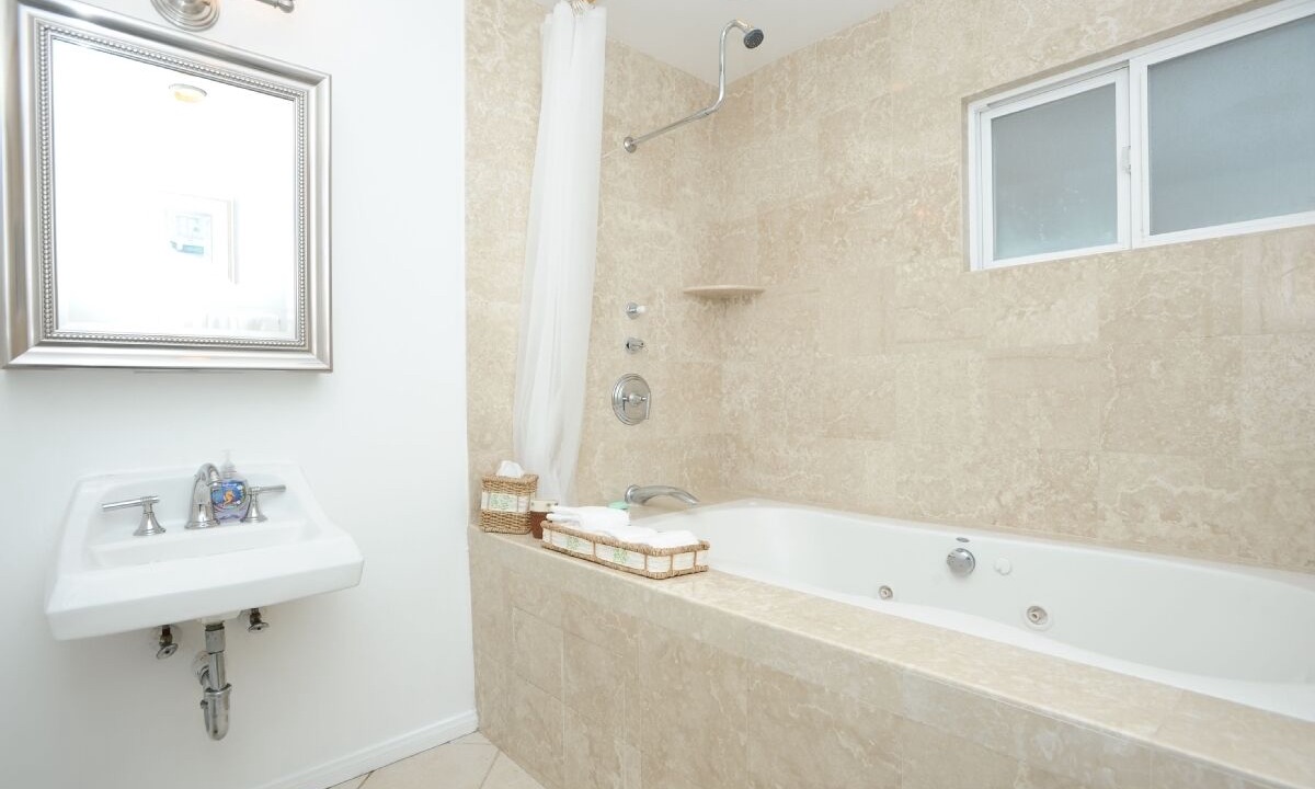 Photo of Bathroom in Eastern Malibu