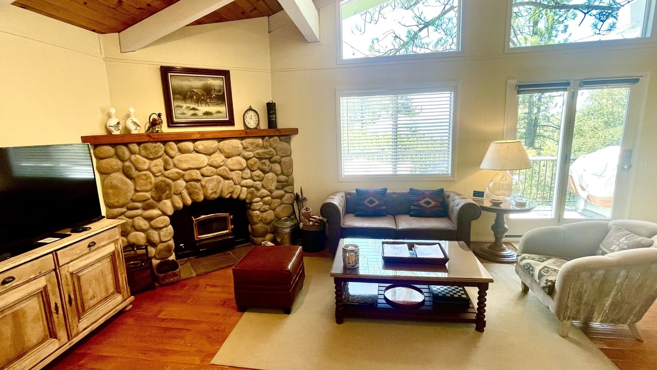 Photo of Livingroom in Pine Cove