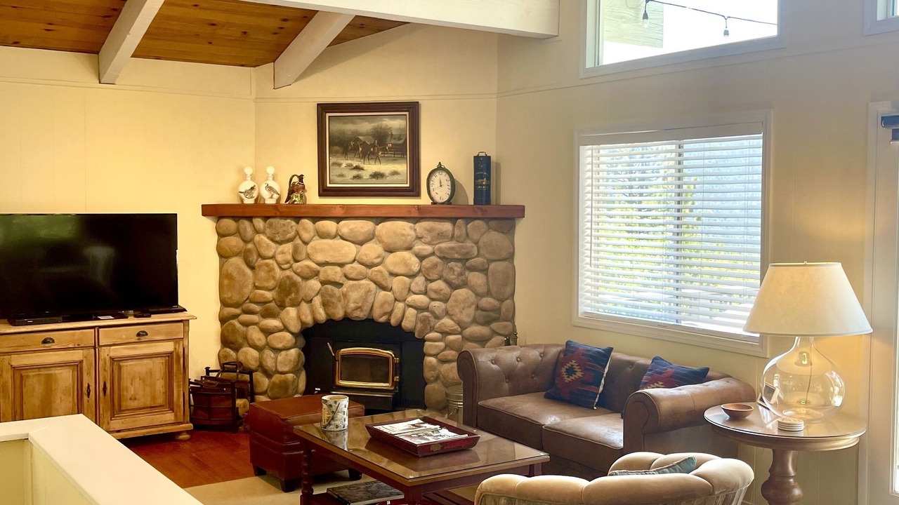 Photo of Livingroom in Pine Cove
