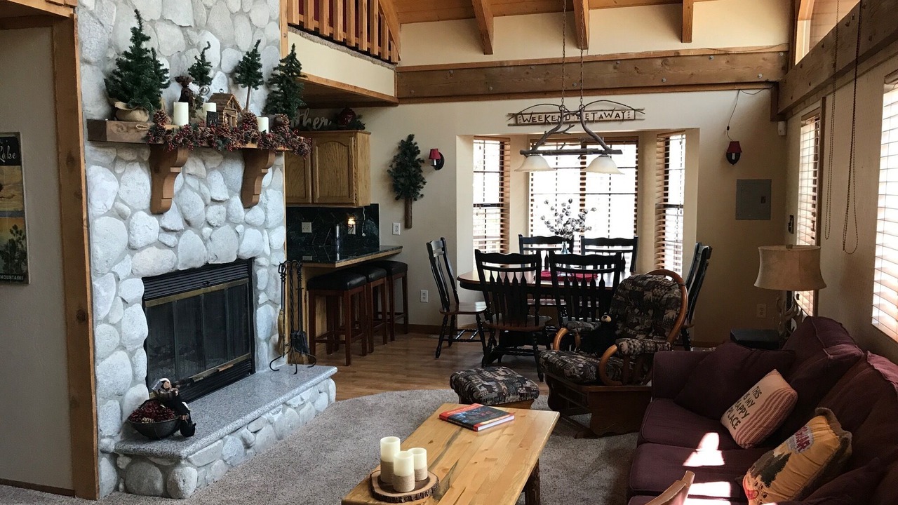 Photo of Livingroom in Eagle Mountain Estates