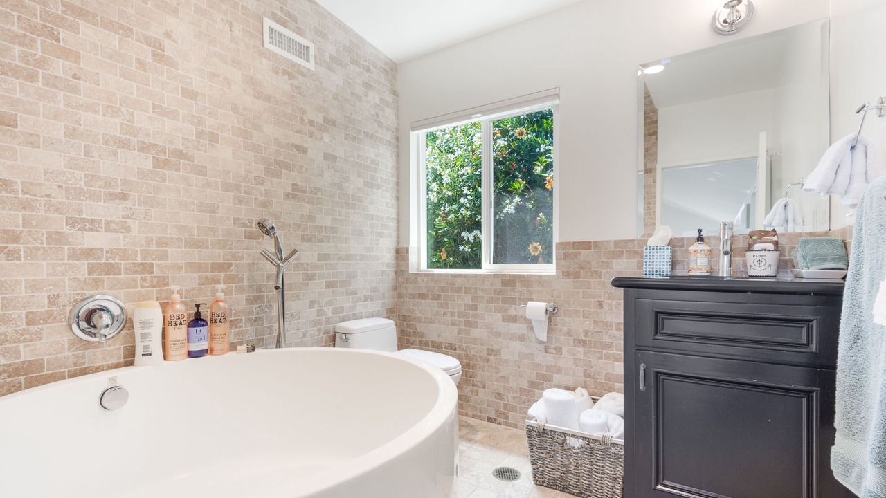 Photo of Bathroom in Eastern Malibu