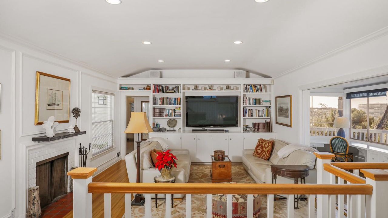 Photo of Bedroom in Village of La Jolla