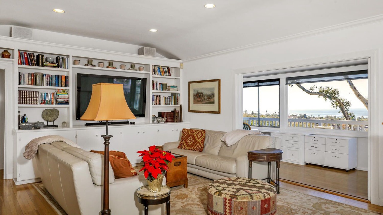 Photo of Bedroom in Village of La Jolla
