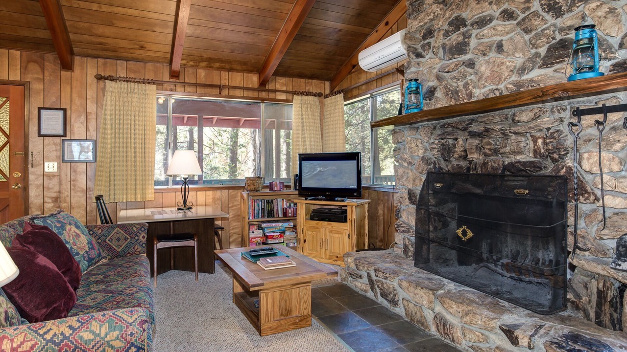Photo of Bedroom in North Wawona