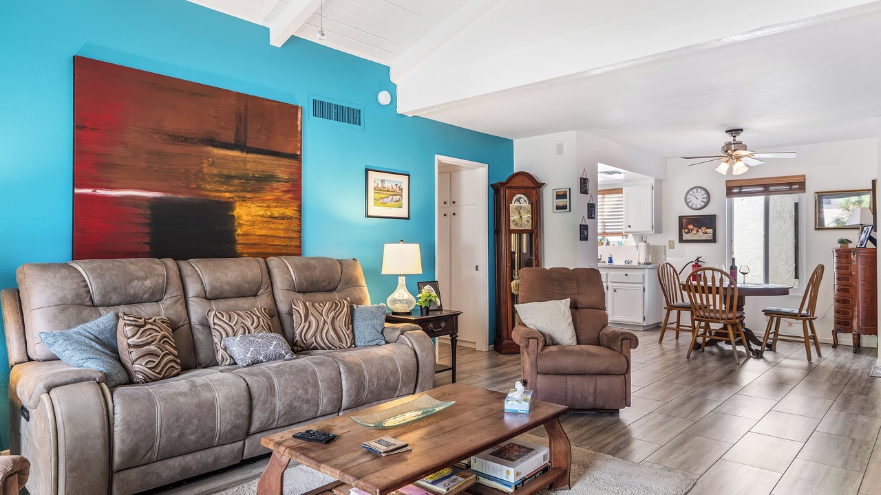 Photo of Livingroom in Canyon Corridor