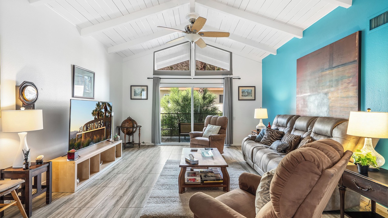 Photo of Livingroom in Canyon Corridor