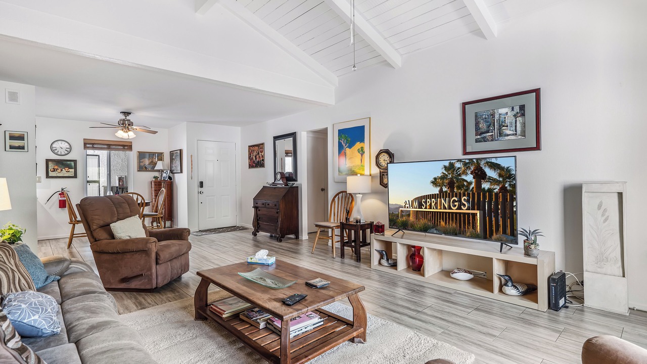 Photo of Livingroom in Canyon Corridor