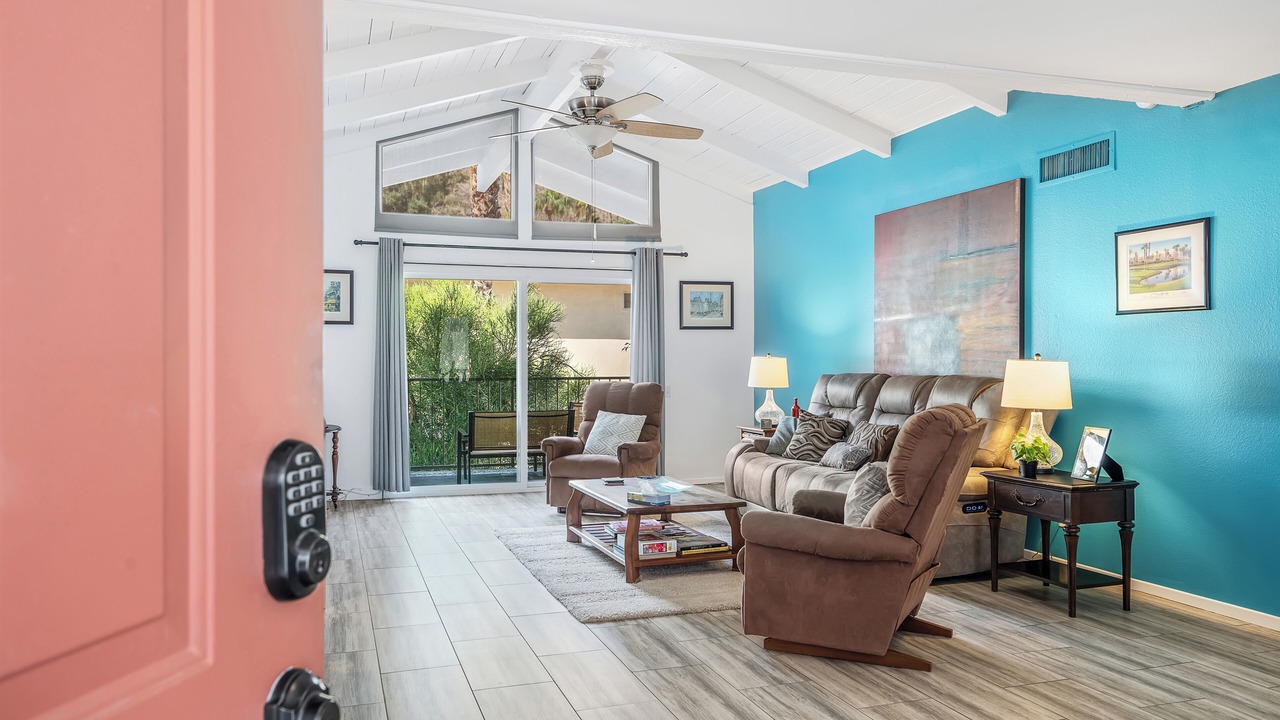 Photo of Livingroom in Canyon Corridor