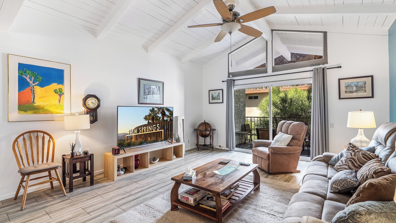 Photo of Livingroom in Canyon Corridor