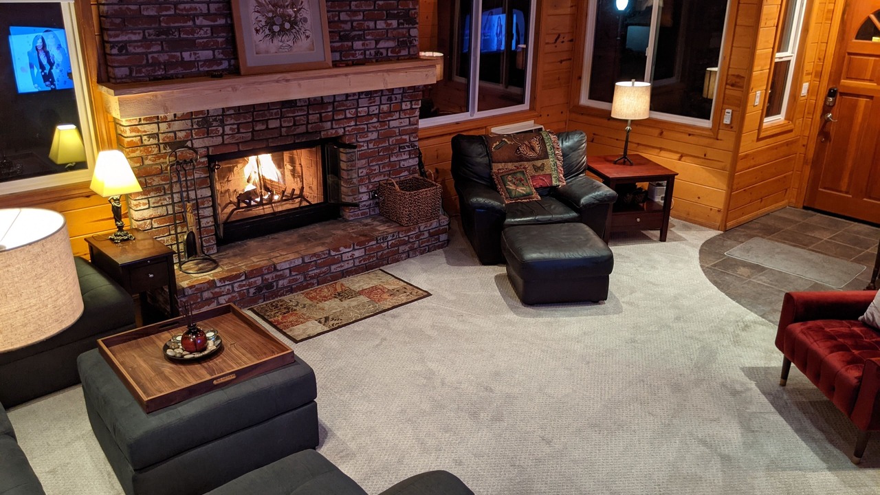 Photo of Livingroom in Lake Arrowhead