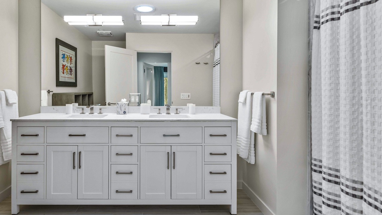 Photo of Bathroom in The Movie Colony