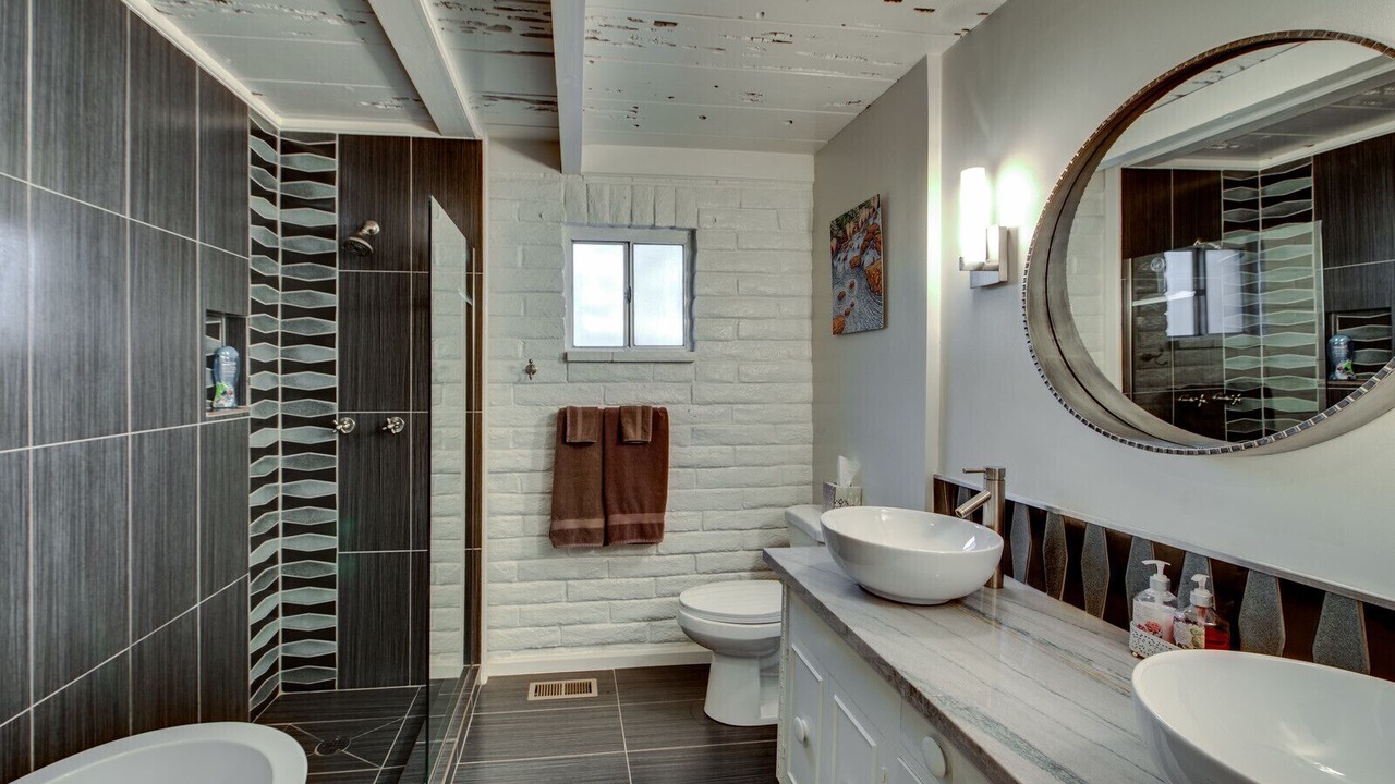 Photo of Bathroom in Murphys
