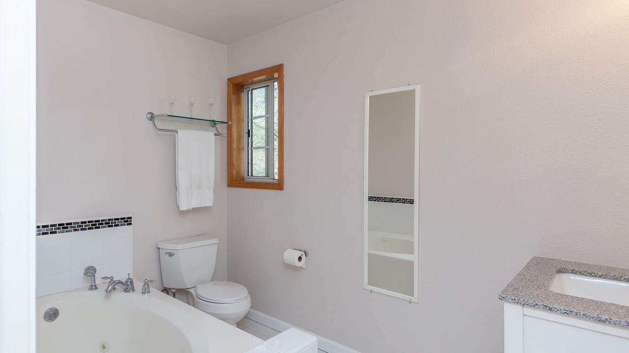 Photo of Bathroom in Mariposa