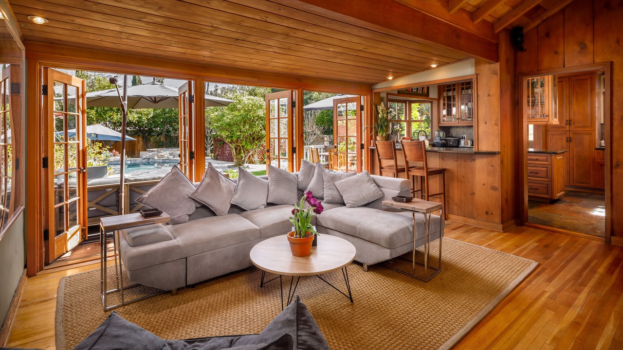 Photo of Livingroom in Valley Village