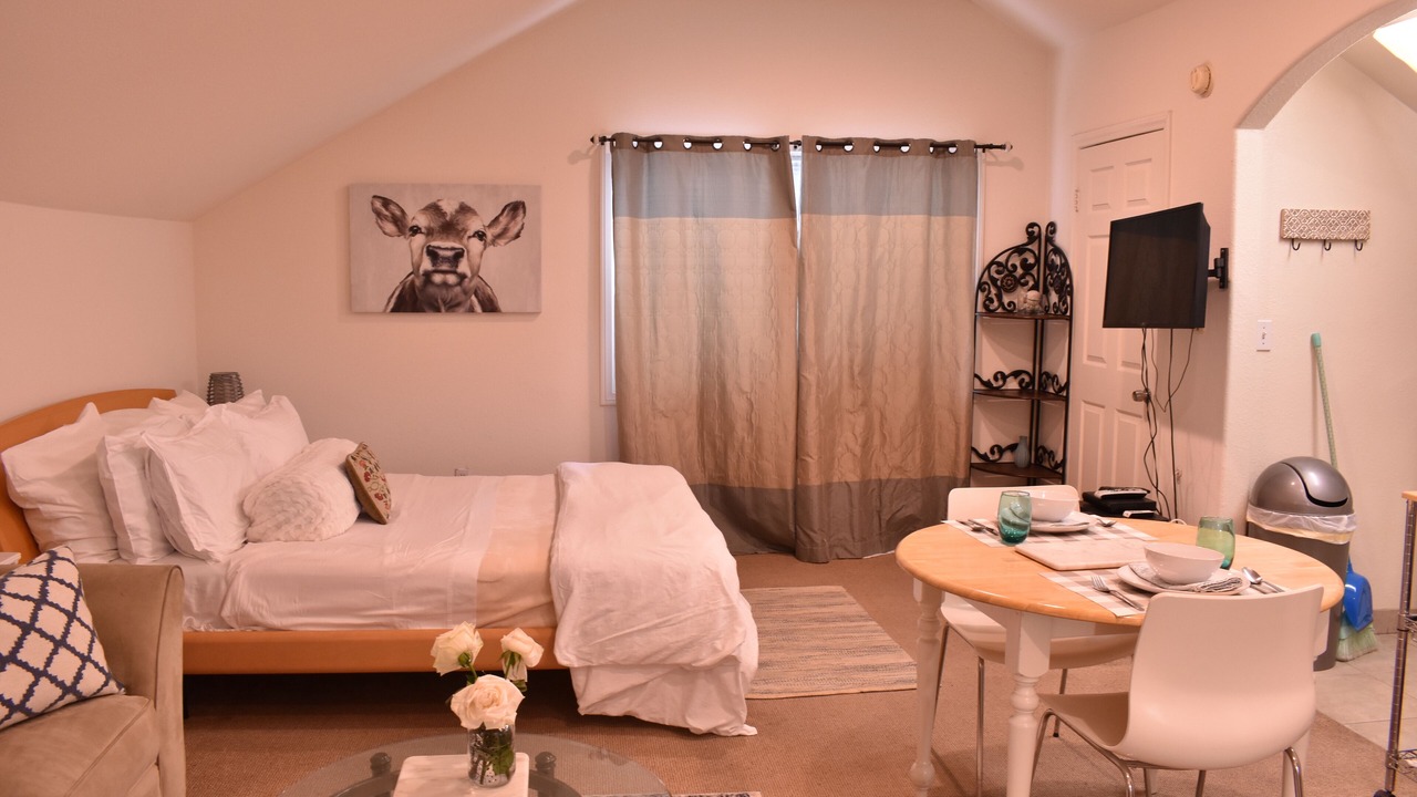 Photo of Bedroom in Sherman Oaks