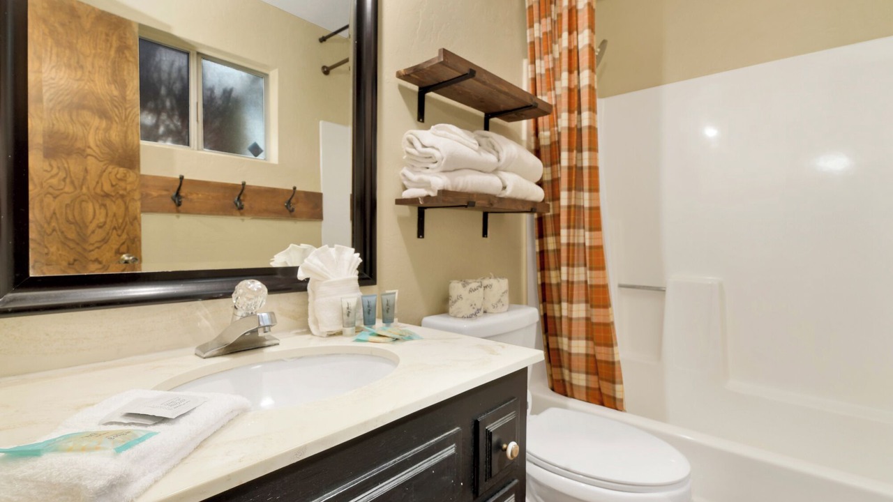 Photo of Bathroom in Summit Estates