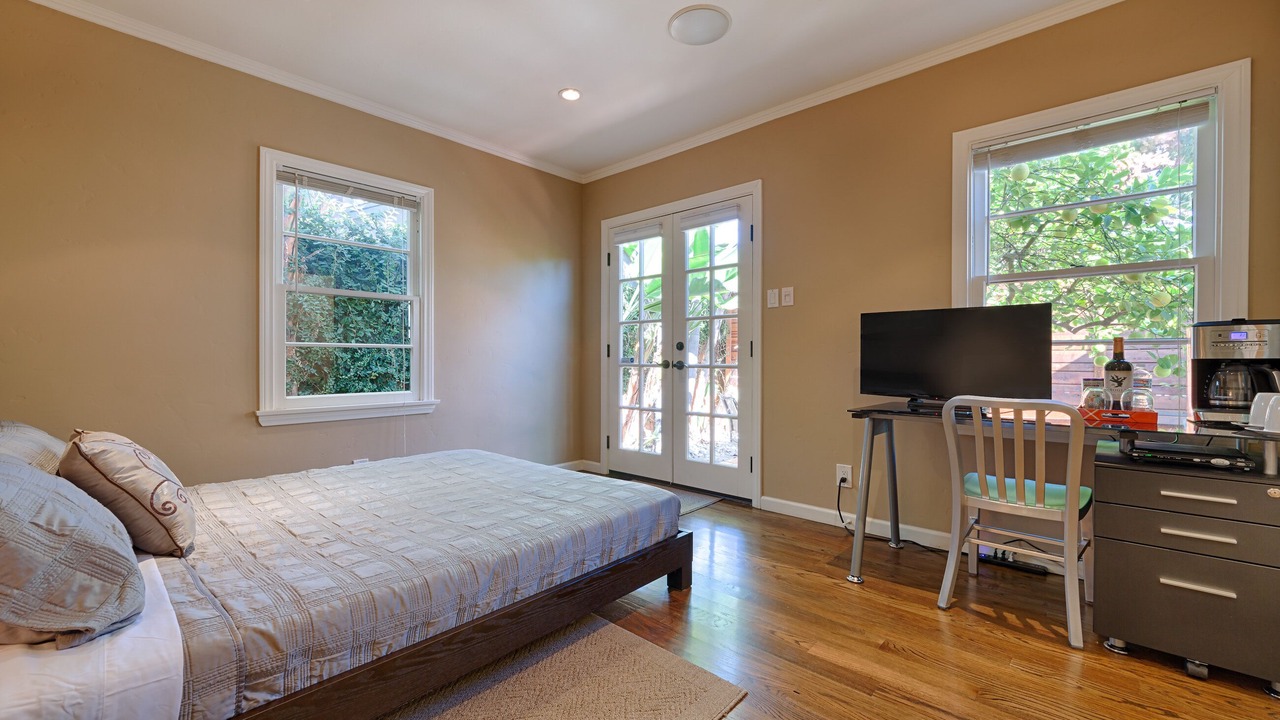 Photo of Bedroom in Fairfax District