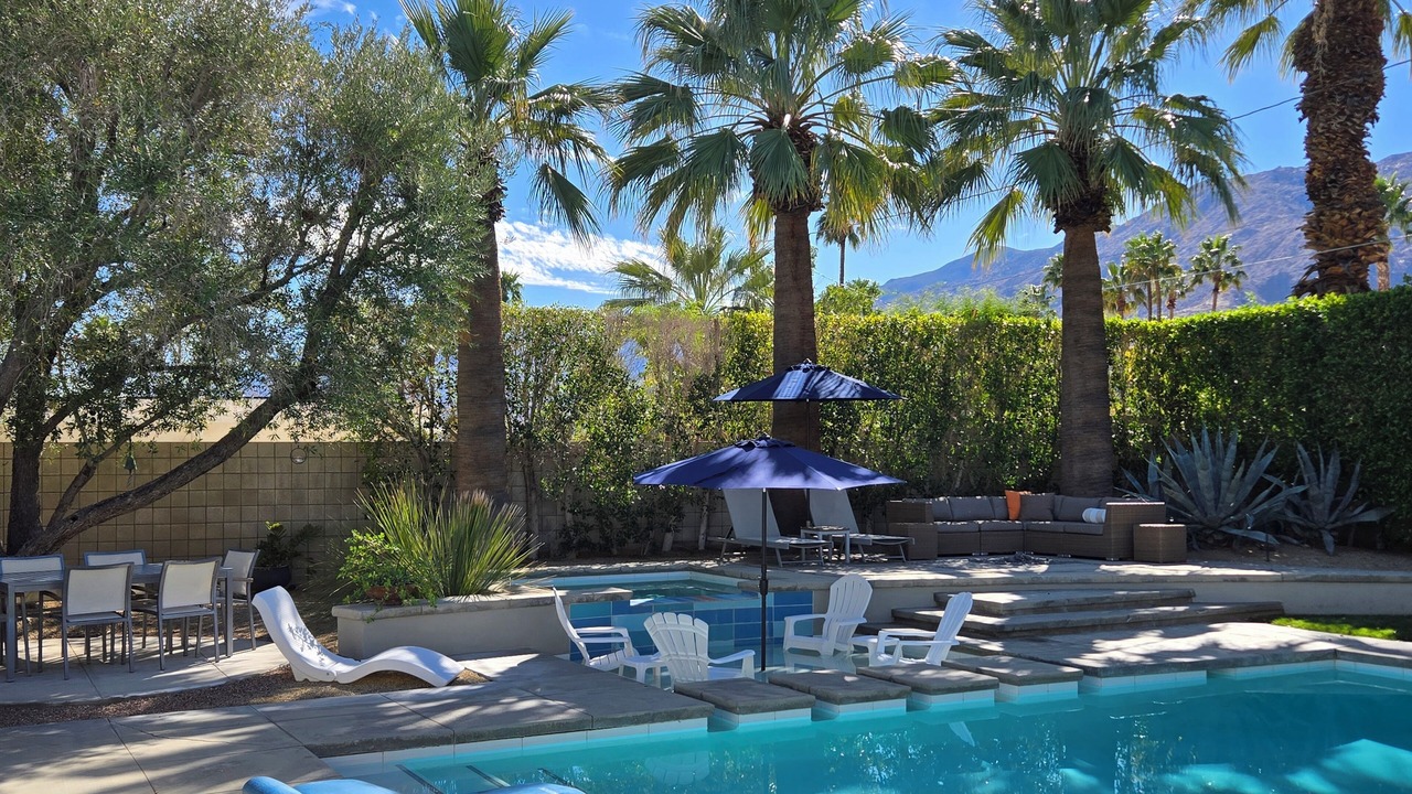 Photo of Outdoor in Racquet Club Estates